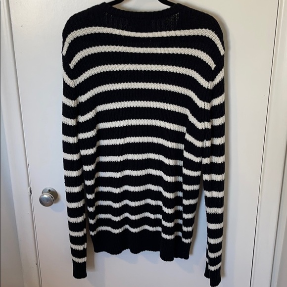 Men’s forever 21 large sized black white sweater. - Picture 7 of 9